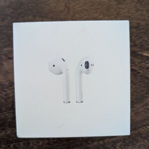 Apple AirPods with Charging Case (2nd Generation)